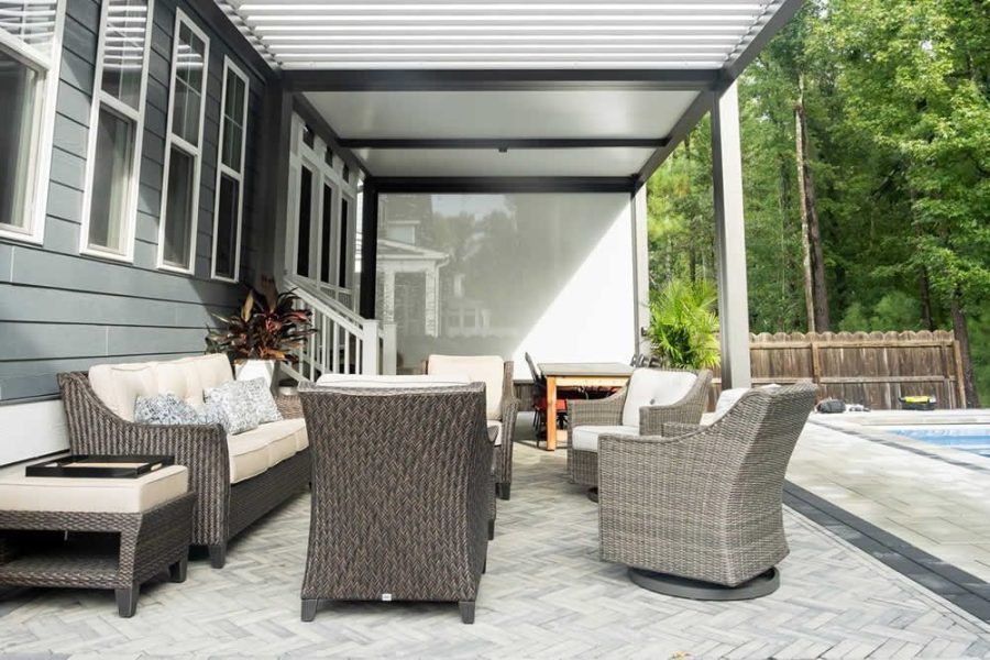 screened-in-pergola-r.blade-azenco-1-e1686349355995